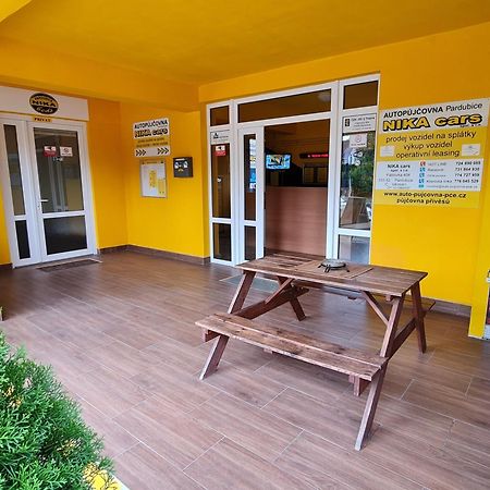 帕尔杜比采 Nika Beds酒店 外观 照片