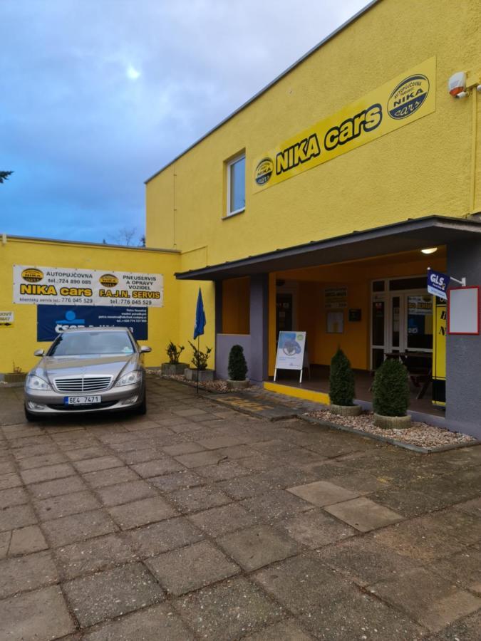 帕尔杜比采 Nika Beds酒店 外观 照片